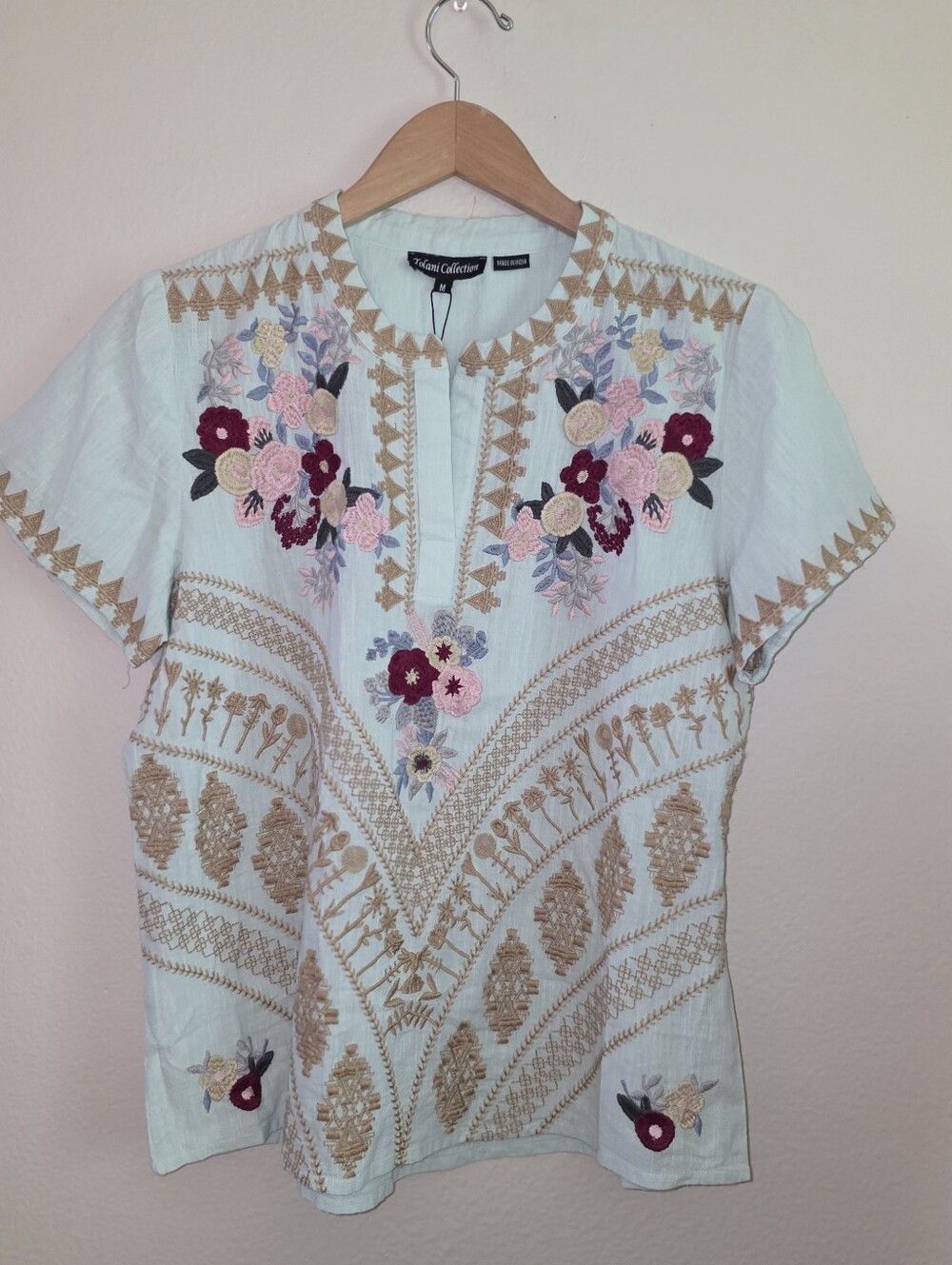 Tolani NWT Embroidered Boho top/ Blouse Size Medium